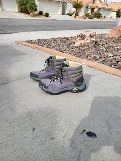 Ahnu Montara Womens Hiking Boot - Barely Used