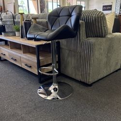 Barstool In Black And Chrome With Hydraulic Adjustable