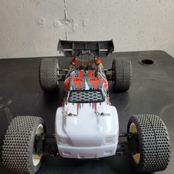 LC Racing EMB-TGHK 1/12 4WD Truggy out the box