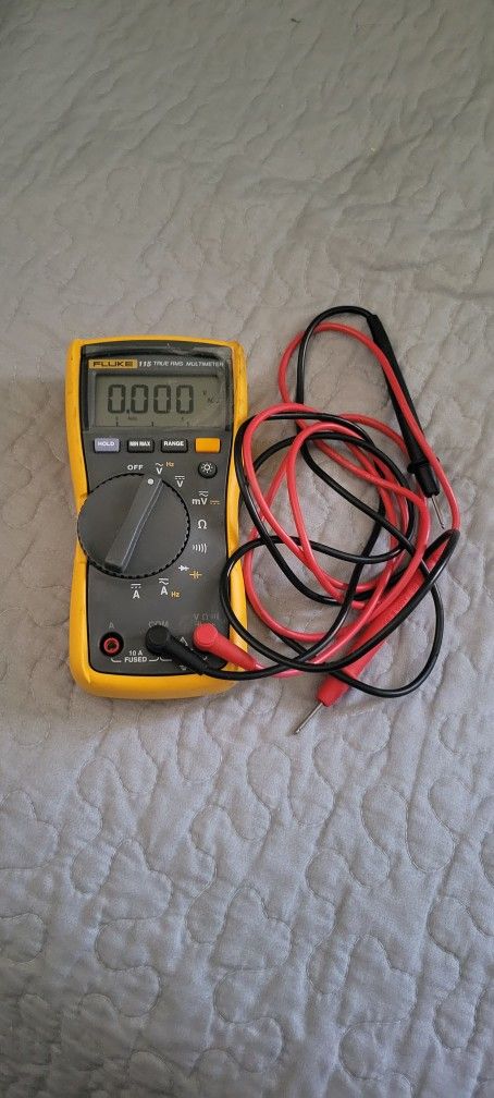 FLUKE 115 True RMS Digital Multimeter
