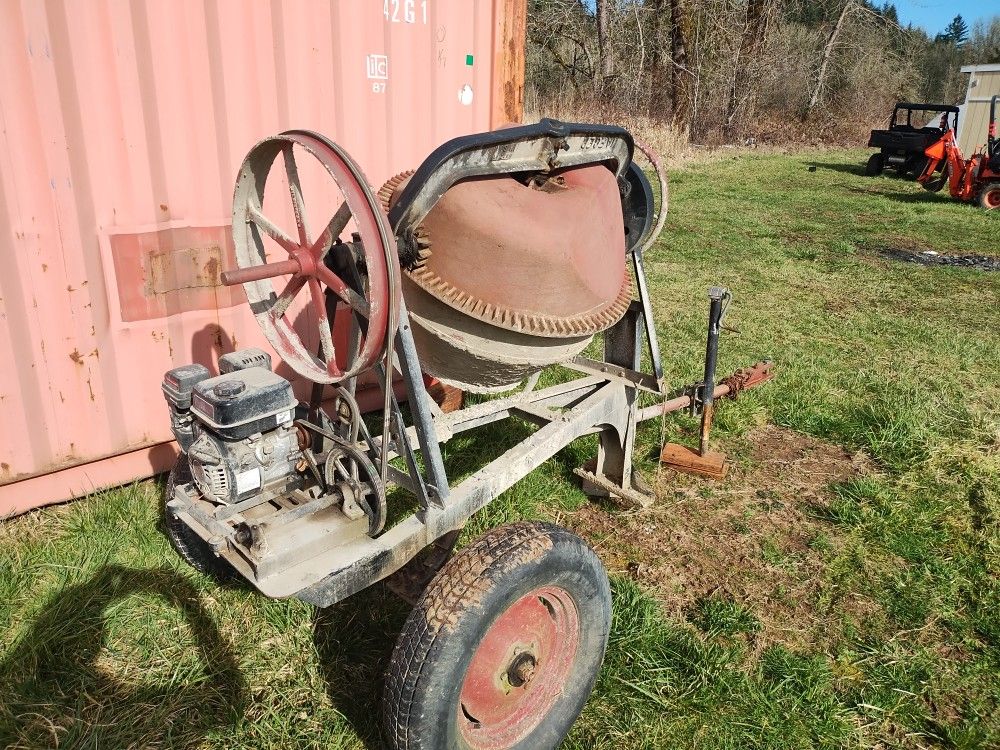 Concrete Mixer/Gas Powered