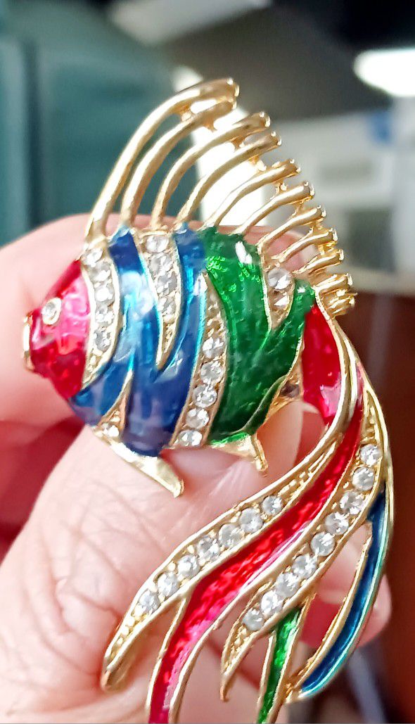 Very Colorful Vintage Brooch, ☺️ Very Pretty On A Jacket Or Lapel,  Wonderful Addition To Your Jewelry Collection 👌 
