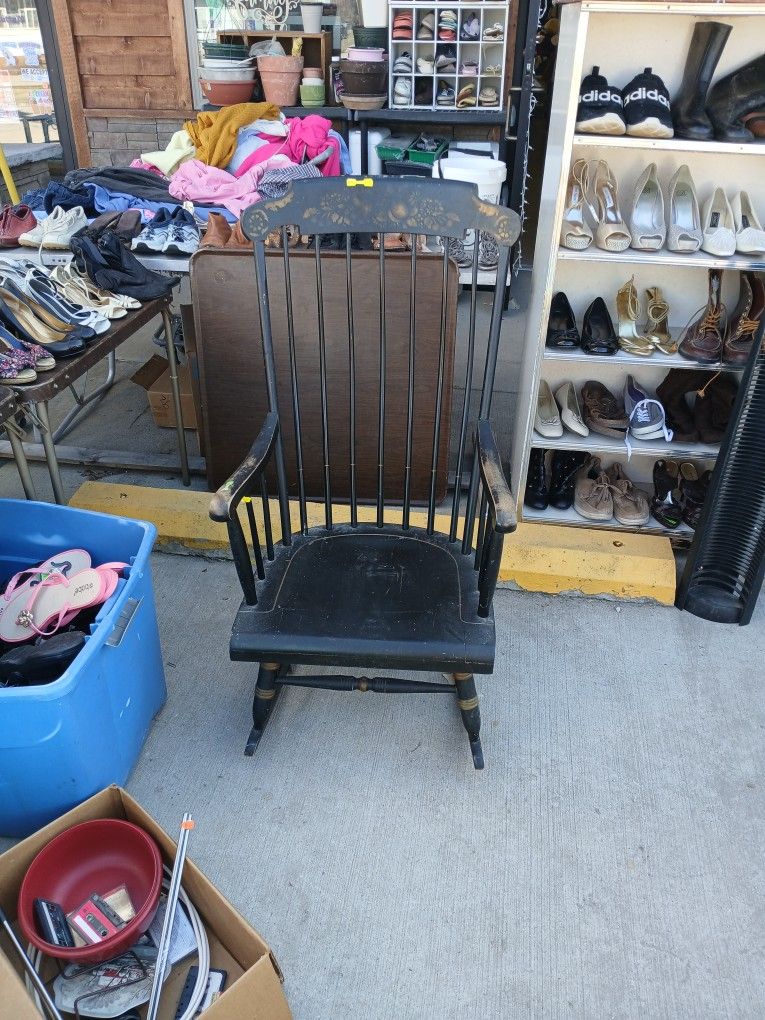 Wooden Rocking Chair 