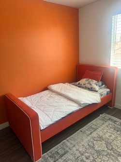 High-End Monte Dorma Twin Bed + Mattress & Pillow