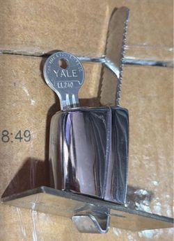 Vintage Yale Showcase Lock and Key Travelok