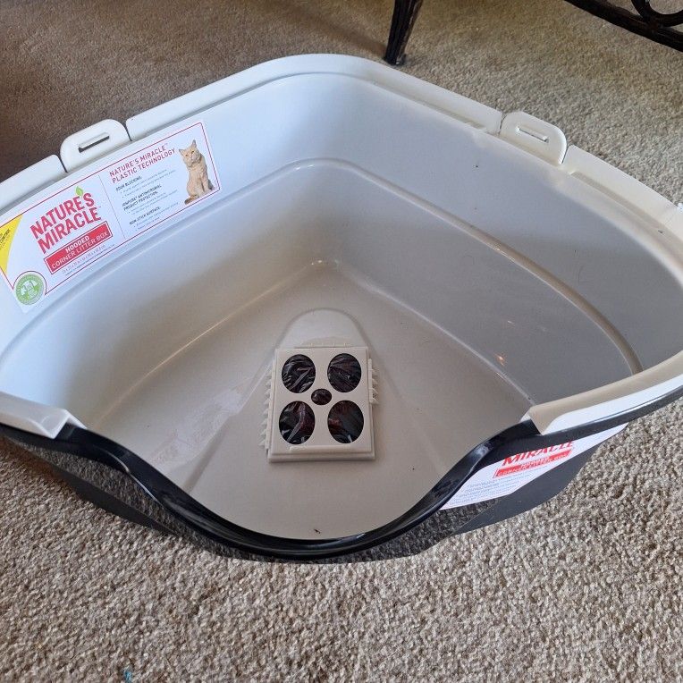 NEW Nature’s Miracle Hooded Corner Litter Box, With Odor Control Charcoal Filter