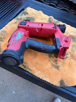 Milwaukee finish nailer solo la pistola se vende
