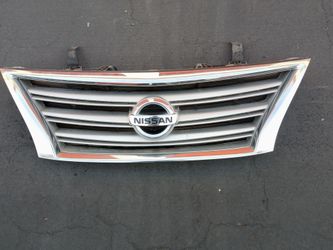 2013-2015 Nissan Sentra complete upper Grill with emblem oem.