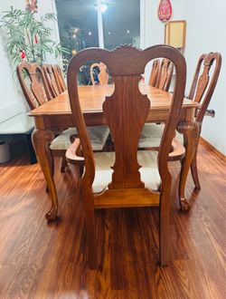 Queen Anne Oak Dining Table with 8 Chairs