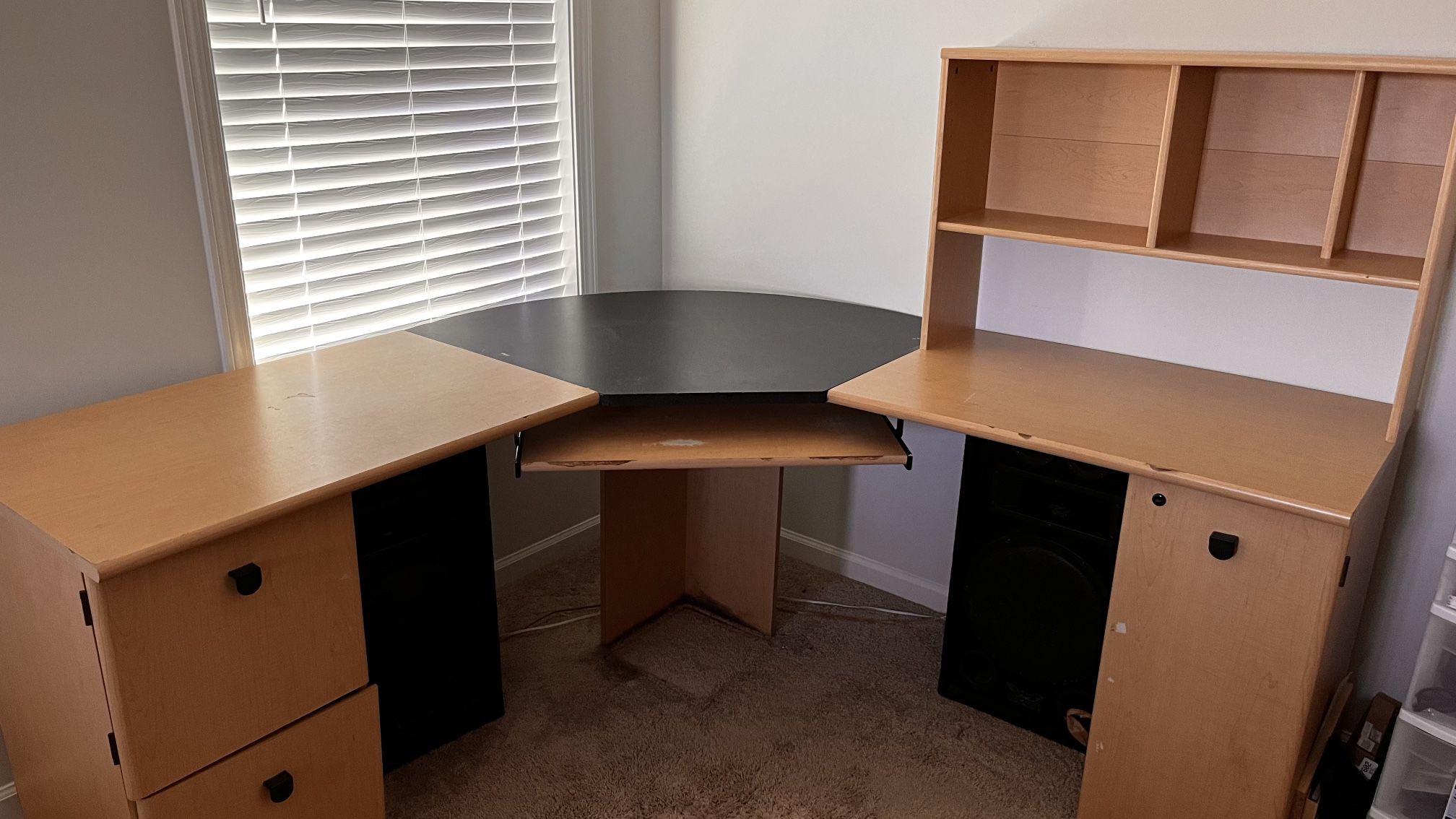 L-shaped Desk With Hutch And Keyboard Tray