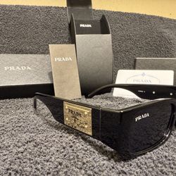 Pre-Owned Prada Sunglasses 