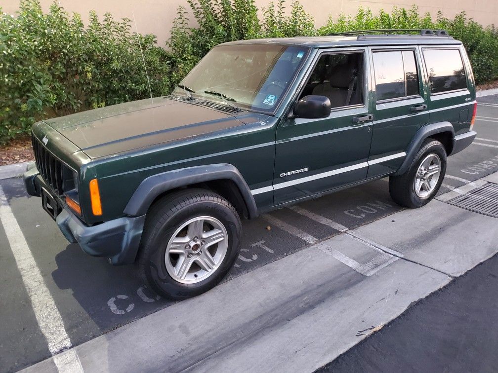 2000 JEEP CHEROKEE XJ 4X4 CLEAN TITLE RUNS AND DRIVES GOOD