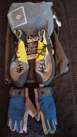 ROCK CLIMBING GEAR COMPLETE - LARGE BLACK DIAMOND HARNESS AND GLOVES WITH MEN'S SIZE 13 EURO 47 5.10 SHOES