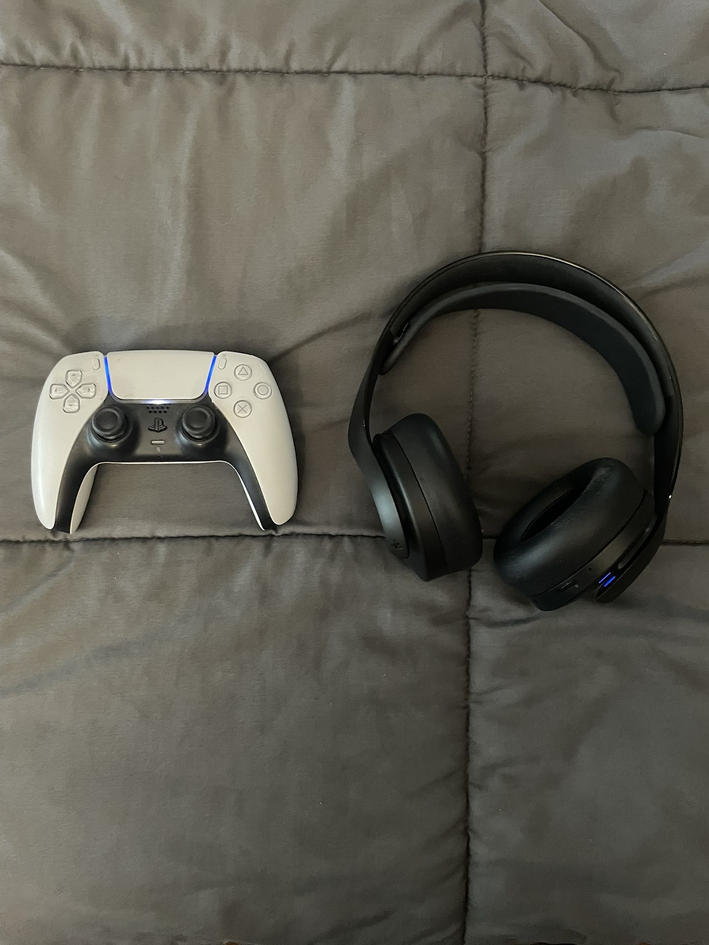 PS5 Controller & PS Pulse Headset