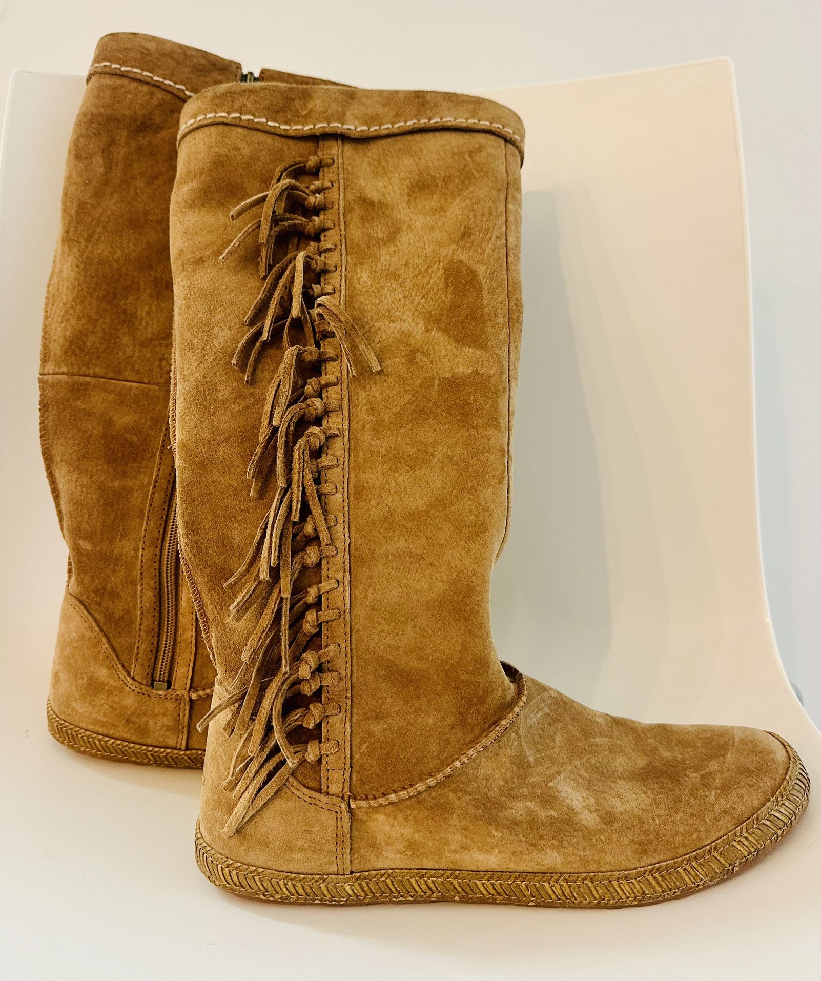 UGG Australia Mammoth Suede Boots. 7.5
