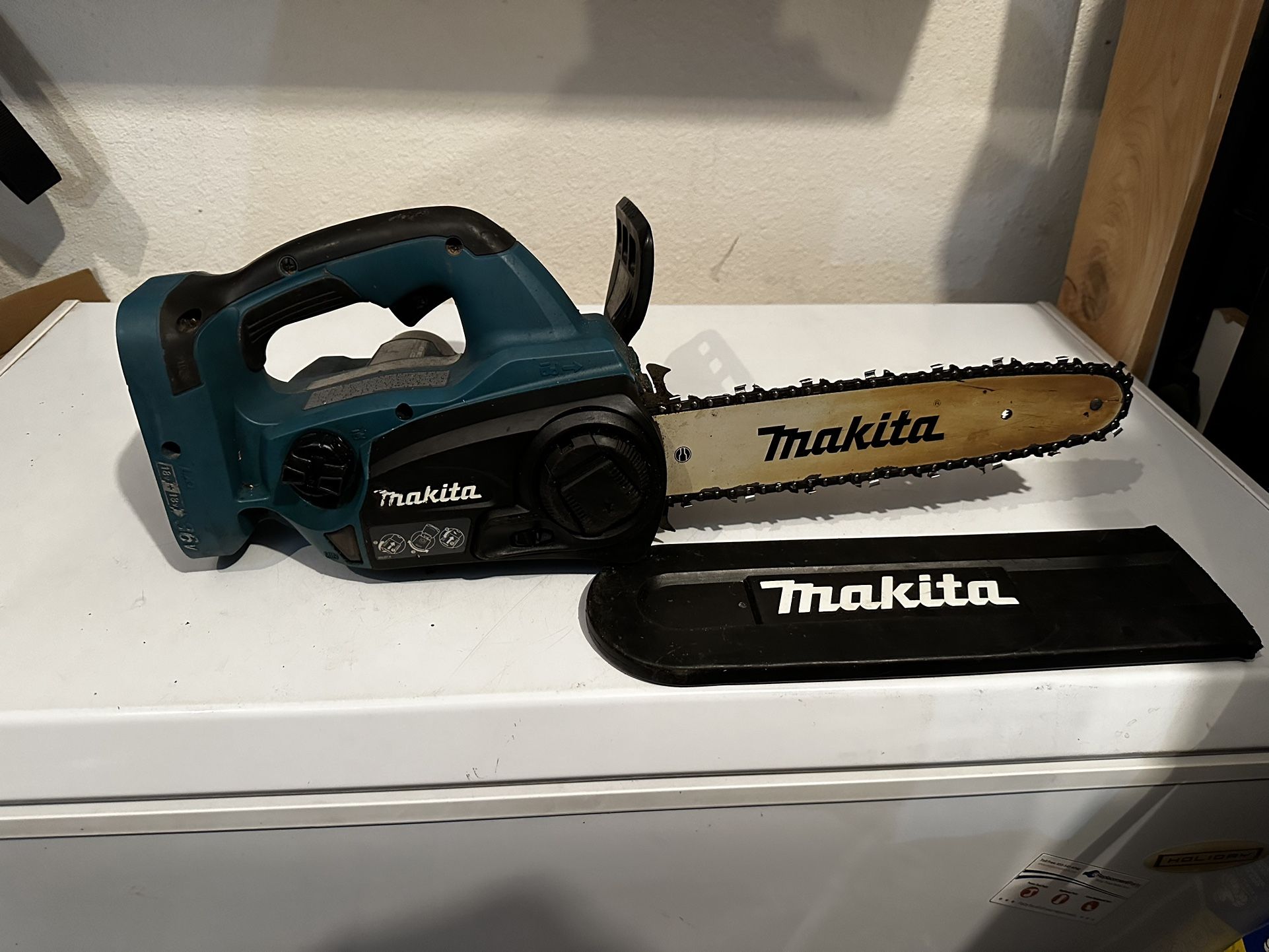 Makita Chainsaw 