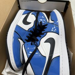 Air Jordan 1 Mid SE Box like new.  Men’s 7.5 and woman’s 9
