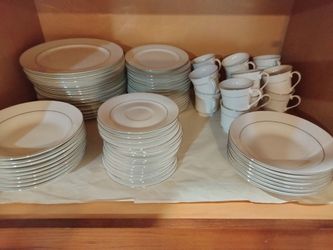 80 pieces
Rare Fine China Dinner Set of 16 Classic Platinum 4246