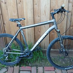 Trek 4 series LG MTB Hydro disc 26 Wheels ready to ride Concord