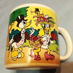 

Easter Mug Donald Duck Easter, Disney 3.75” high x 3.5" diameter-


