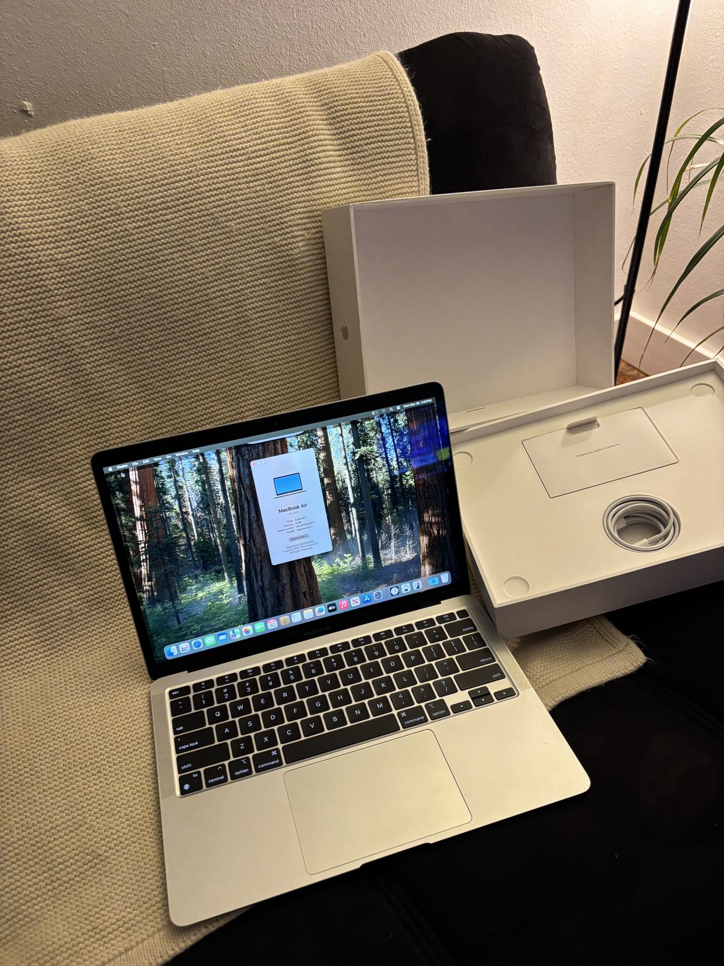 MacBook Air M1 256GB – Excellent Condition