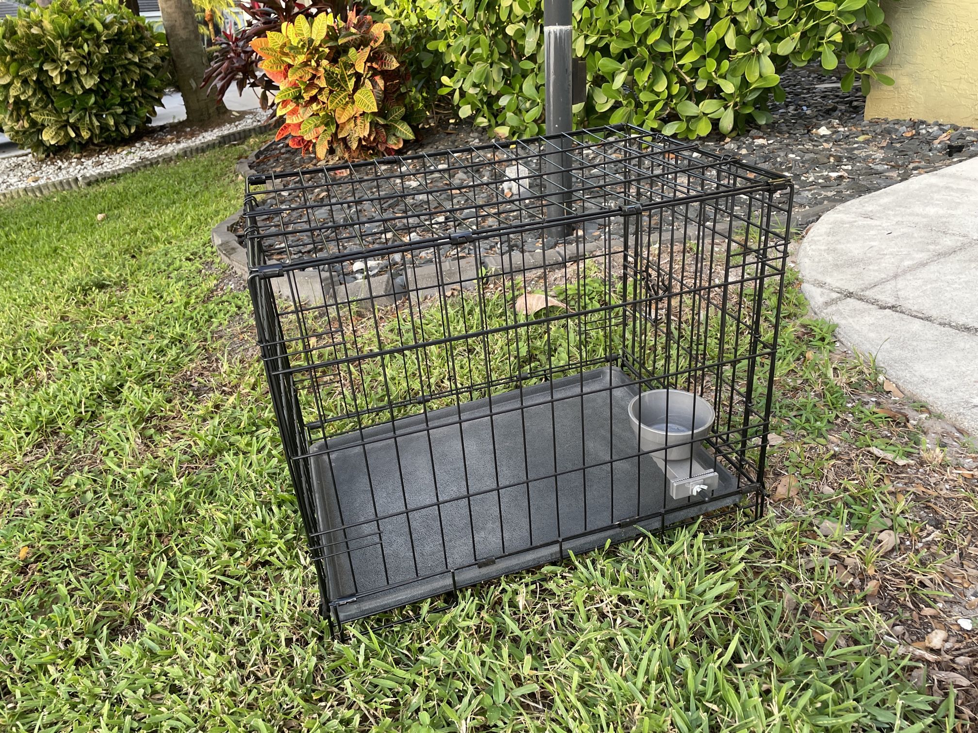 Pet Kennel (Like New Condition)