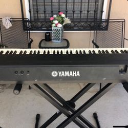 Yamaha Digital Piano + Stand