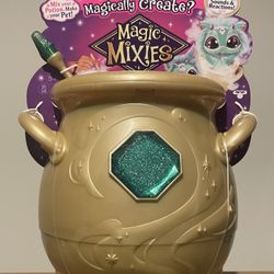 Magic Mixies Magical Real Misting Gold Cauldron With 8 Inch Plush Toy