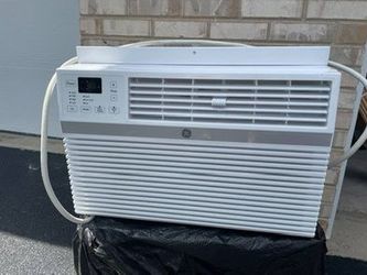 Smart Window Air Conditioner 8000 BTU with Remote & Wifi Controllability