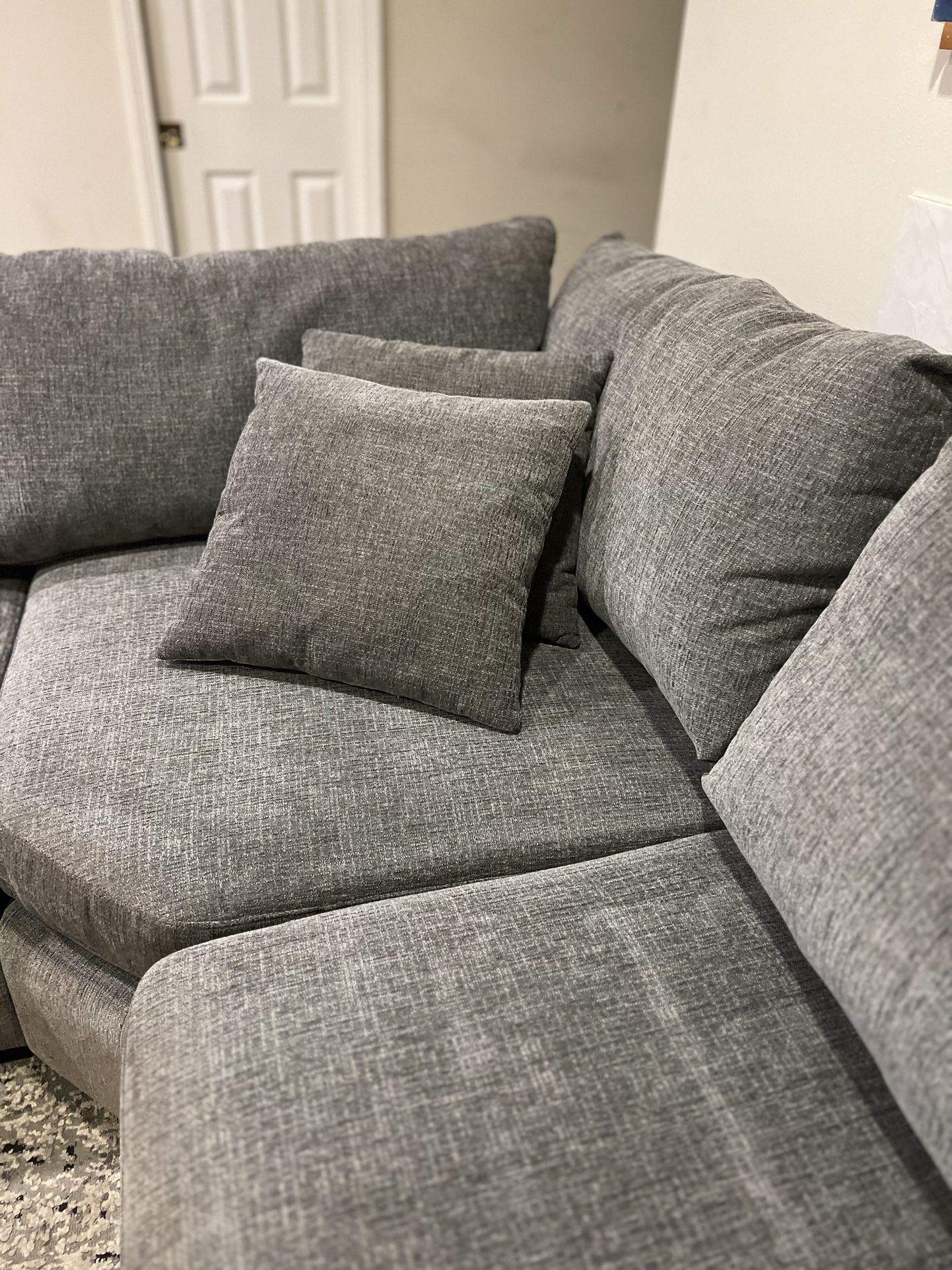 Like New Sectional Couch FREE DELIVERY for Sale in Portland, OR OfferUp