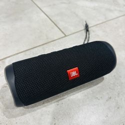 JBL Flip 5 Speaker Bluetooth Wireless Portable Waterproof Black