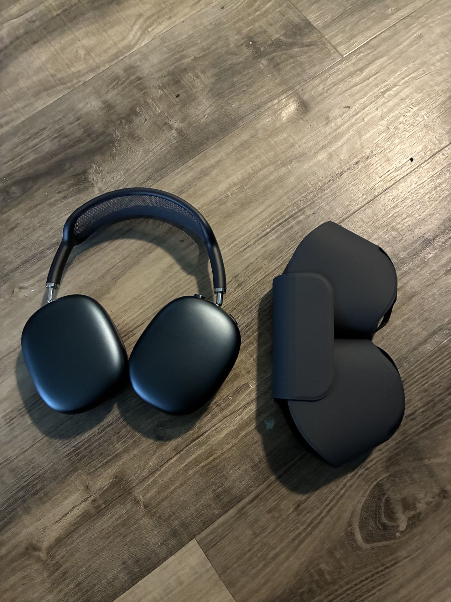 AirPod max black for Sale in Lake Stevens, WA - OfferUp