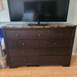 Bedroom Furniture Set