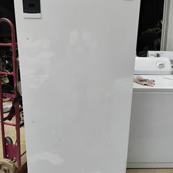 17 Cubic Upright Kenmore Freezer 