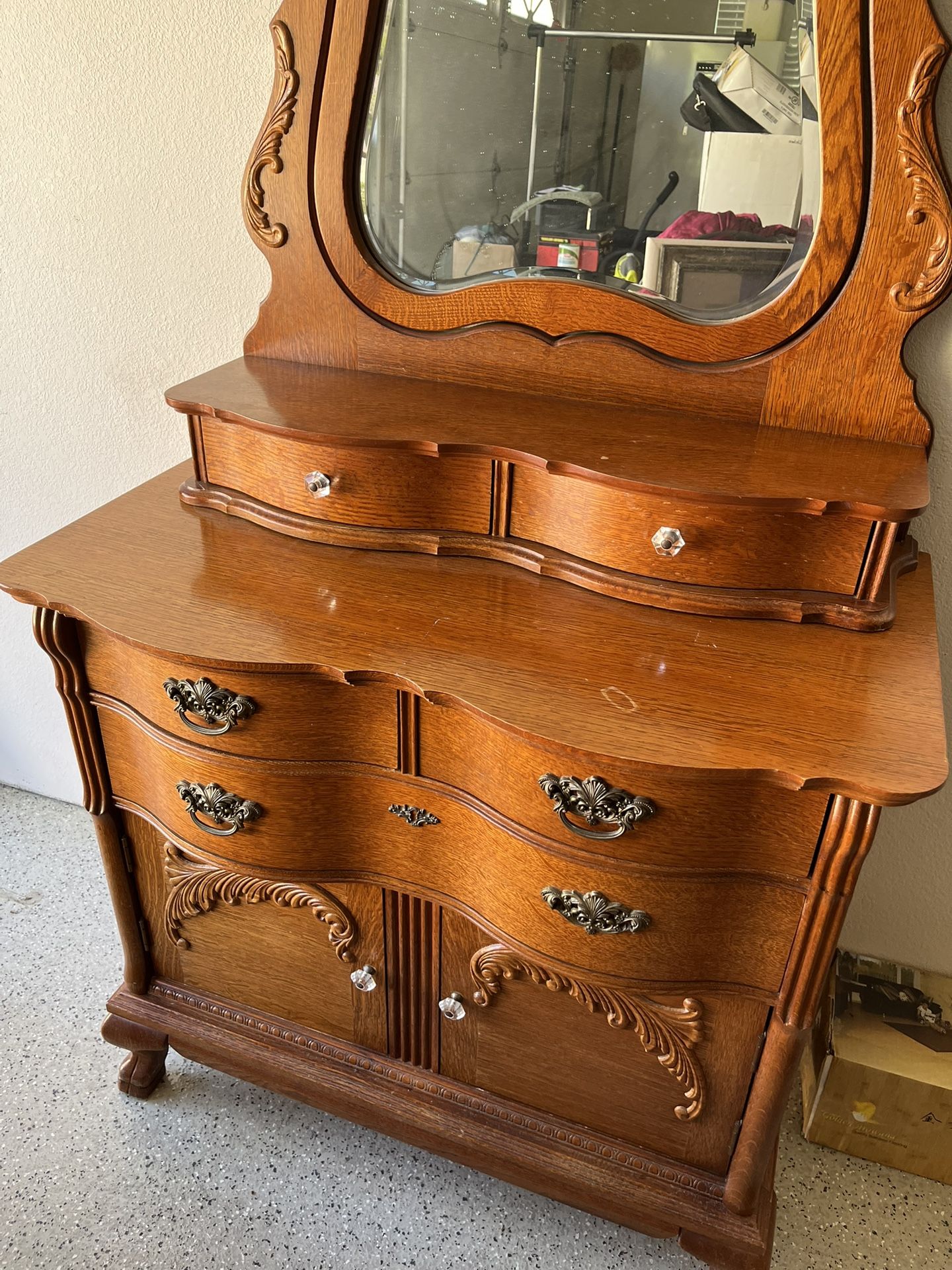 Dresser With Mirror