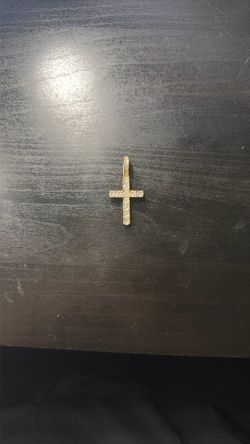 GLD Diamond Cross in Yellow Gold