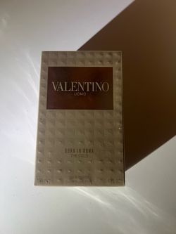 Gold Valentino hundred millimeter