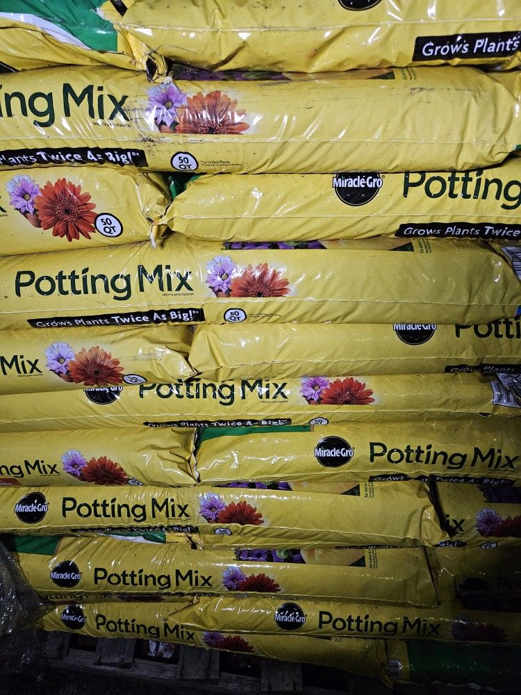 Miracle Grow Potting Mix 50 Quarts