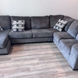 3-Piece Grey Sectional With Chaise