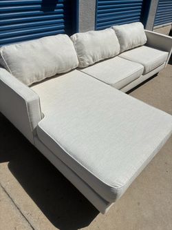 Living Spaces Couch 🛻Delivery Available🛻