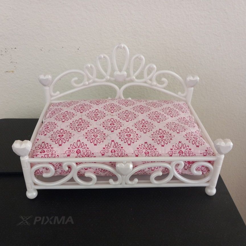 American Girl Princess Pet Bed
