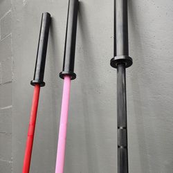 CROSSFIT OLYMPIC BARBELL WITH BEARINGS FOR NICE SMOOTH SPIN.  AVAILABLE IN RED, BLACK AND PINK ( BRAND NEW)