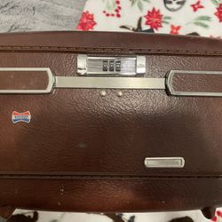 American Touristet  Vintage 1950’s - 1960’s Vintage Train / Makeup 
