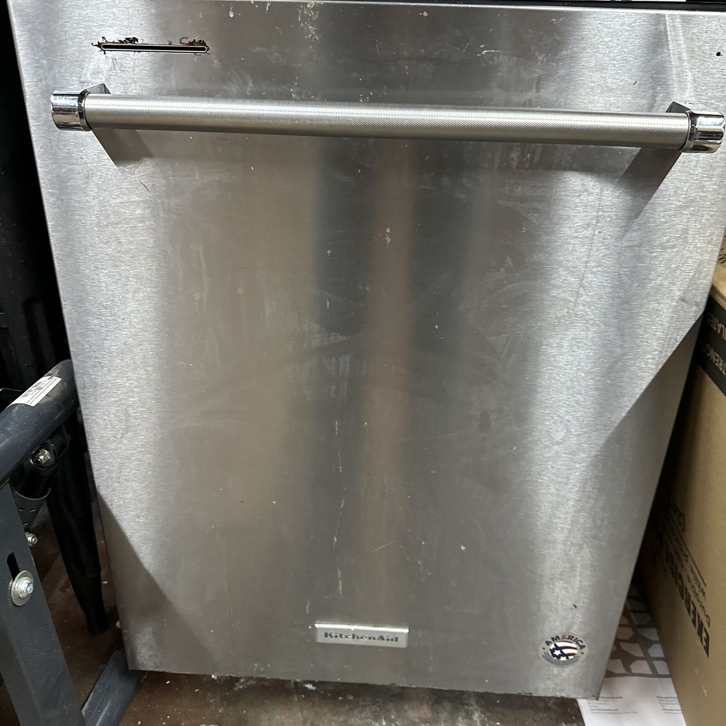 Kitchen aide Dishwasher