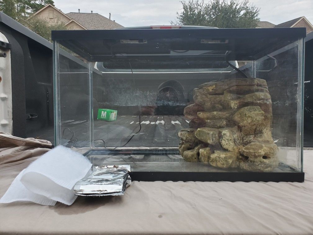 10 Gallon LED Terrarium With Reptile Filter for Sale in Tomball, TX