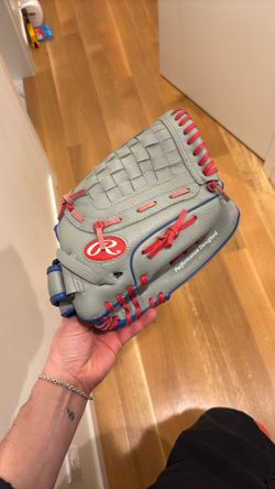 Rawlings Players Series youth baseball glove - Gray with red and blue
