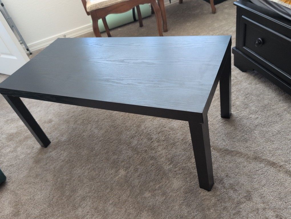 Light Weight Coffee Table . Like New