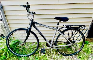 Great fun high end Trek hybrid Street and Mountain bike to enjoy!