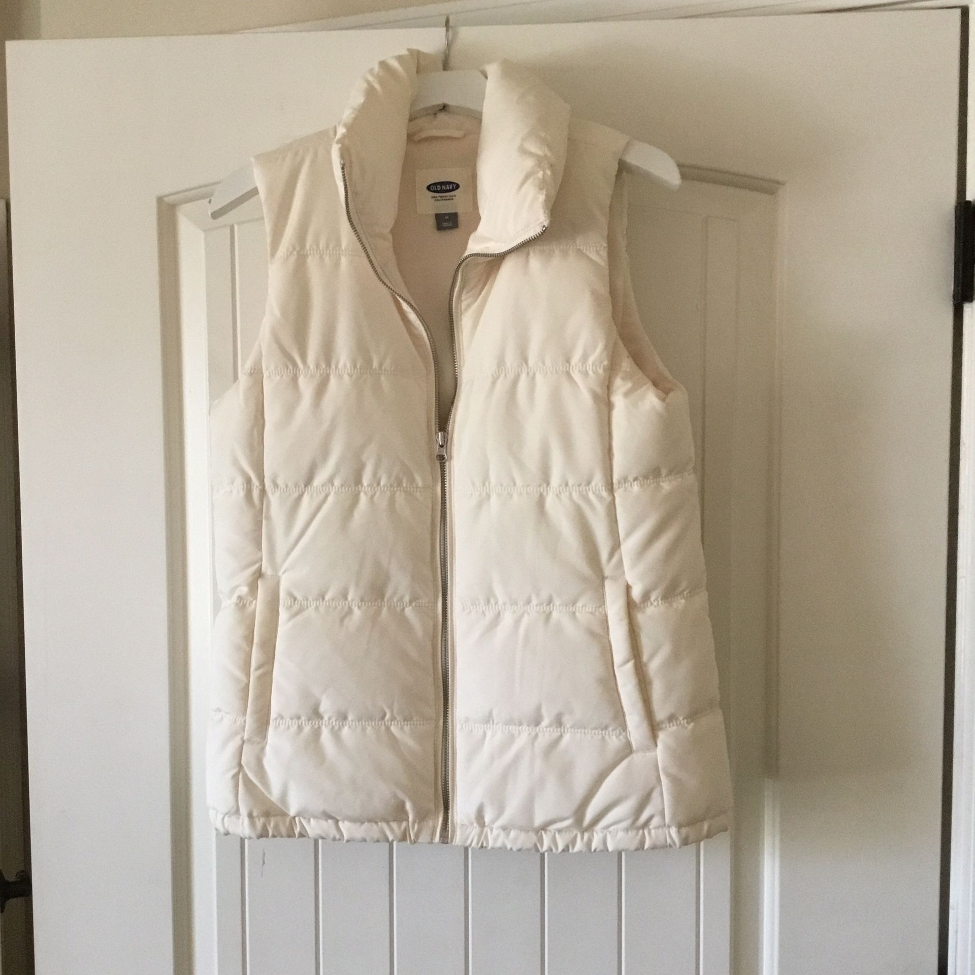 Old Navy Puffer Vest. Size Medium . Cream Color 