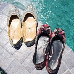 2 pairs of shoes, slippers, sliders, ballerina Flats or whatever you want to call them. Genie for sure🧞‍♂️